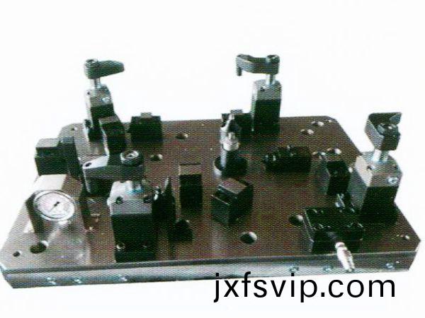 齒(chi)輪室(shi)罩(zhao)蓋液壓(ya)裌(jia)具